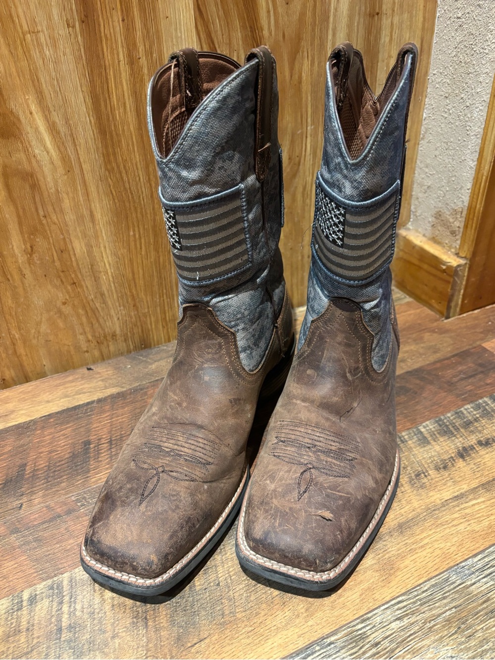 Ariat camo patriotic flag square toe boots man 10.5D